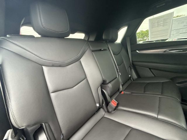 Certified 2024 Cadillac XT5 Luxury w/ LPO, Floor Liner Package AWD/4WD image 24