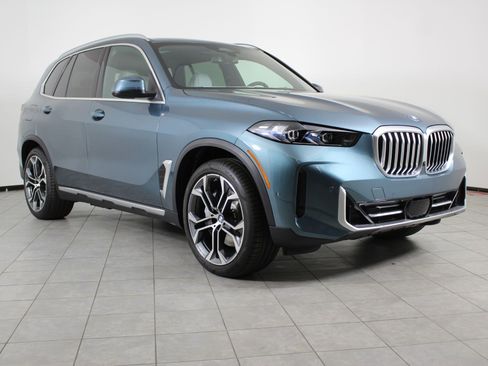 New 2026 BMW X5 xDrive50e image 7