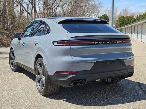 Used 2024 Porsche Cayenne Coupe AWD/4WD image 3