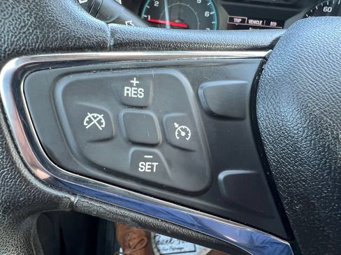 Used 2018 Chevrolet Equinox LT FWD image 36