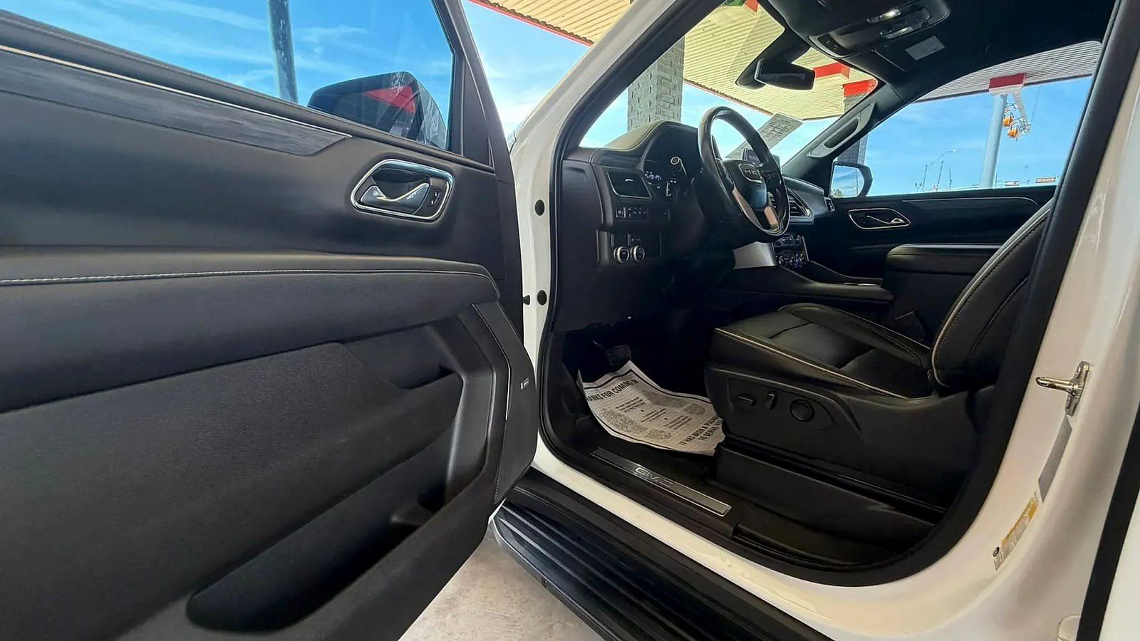 Used 2021 GMC Yukon XL SLT RWD image 9