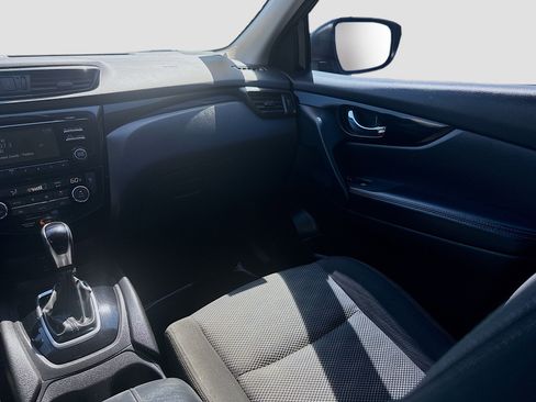 Used 2017 Nissan Rogue Sport SV image 21