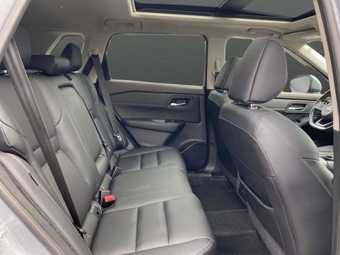 Used 2023 Nissan Rogue SL image 30