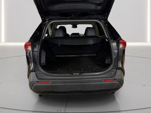 Used 2022 Toyota RAV4 XLE Premium FWD image 16