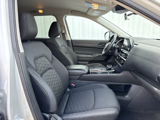 Used 2025 Nissan Pathfinder SV FWD image 27