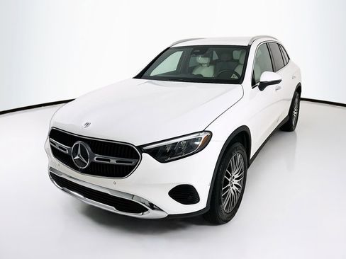 Used 2025 Mercedes-Benz GLC 300 4MATIC image 3