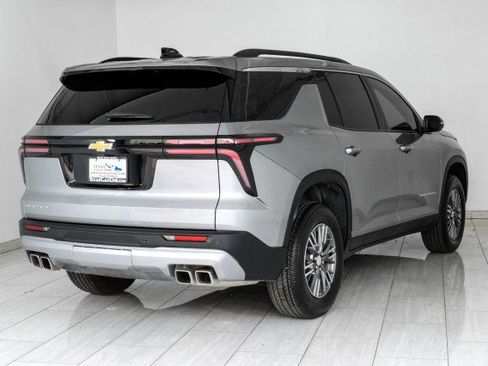 Used 2025 Chevrolet Traverse LT w/ LPO, Floor Liner Package FWD image 6