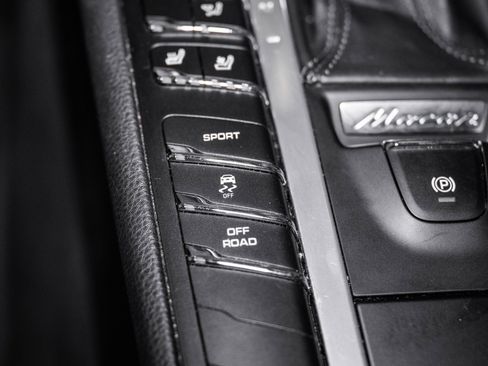 Used 2021 Porsche Macan S image 49