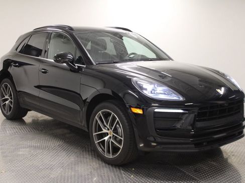 Certified 2022 Porsche Macan AWD/4WD image 13