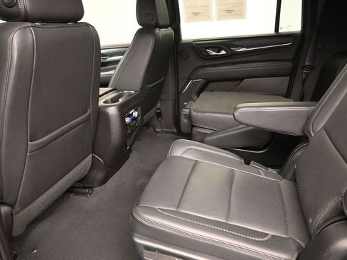 Used 2023 GMC Yukon XL Denali image 14