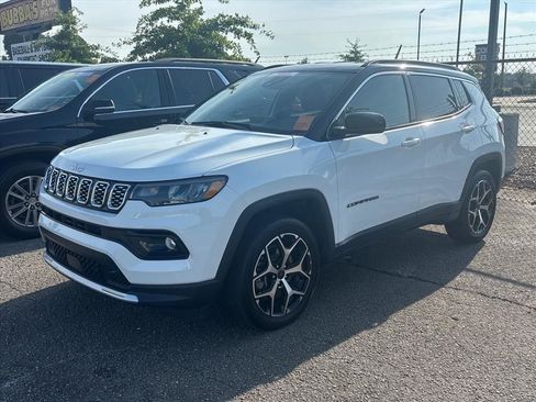 Used 2025 Jeep Compass Limited AWD/4WD image 2