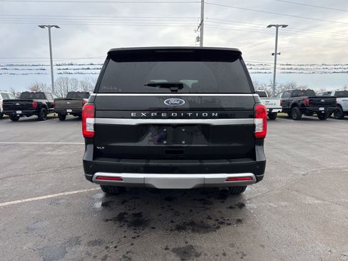 Used 2024 Ford Expedition XLT image 5