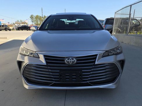 Used 2019 Toyota Avalon XLE w/ Moonroof Package image 5