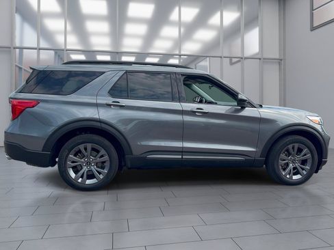 Certified 2023 Ford Explorer XLT w/ Equipment Group 202A AWD/4WD image 3