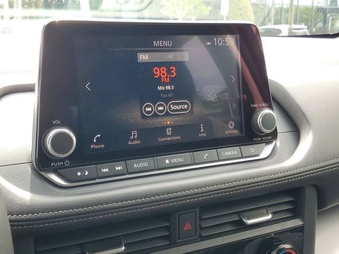 Certified 2025 Nissan Rogue SV FWD image 23