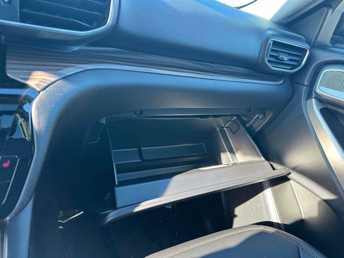 Used 2022 Ford Explorer Limited w/ Equipment Group 301A image 34