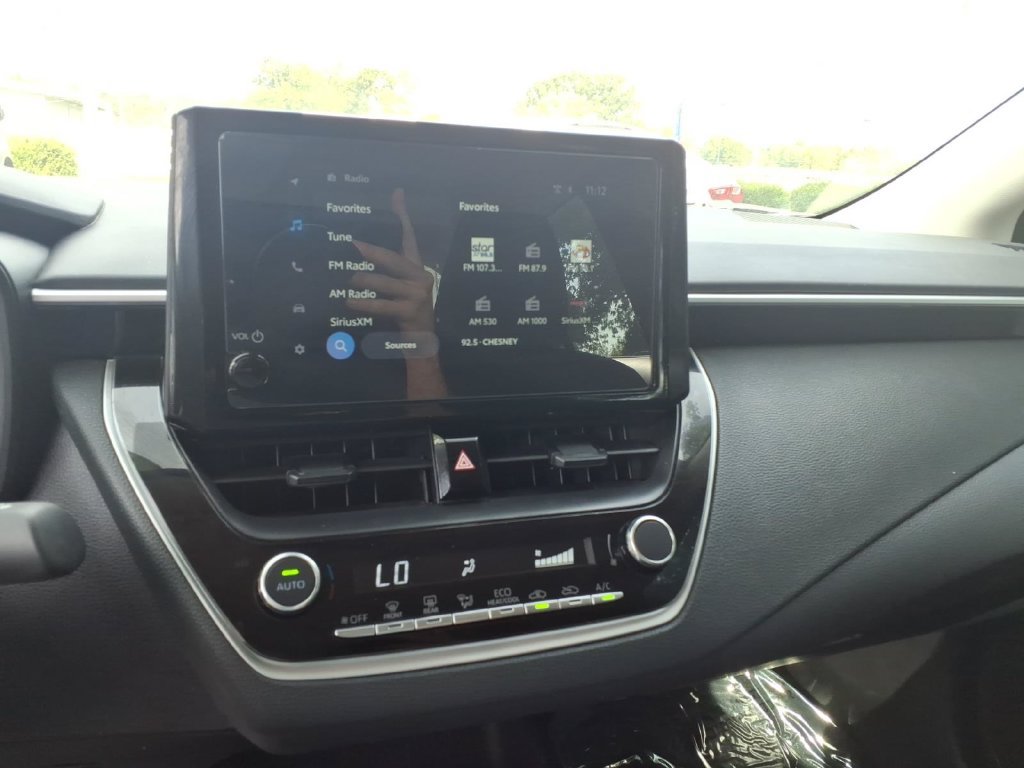 Used 2025 Toyota Corolla LE FWD image 9