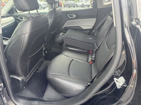 Used 2022 Jeep Compass Limited AWD/4WD image 9