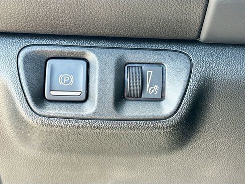 Used 2023 GMC Acadia SLE FWD image 10