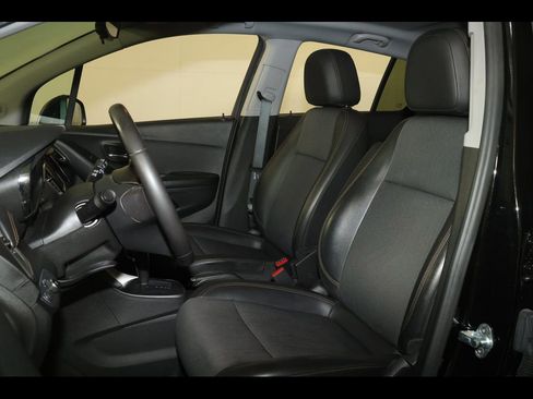 Used 2022 Chevrolet Trax LT w/ Driver Confidence Package image 23