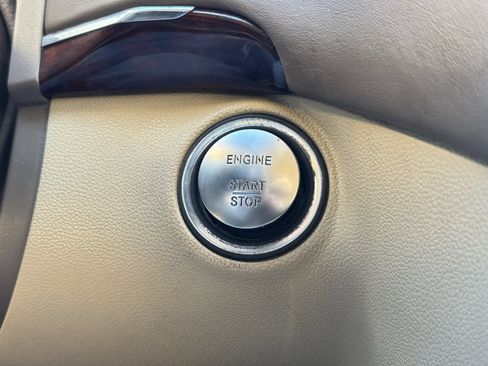 Used 2011 Mercedes-Benz GL 550 4MATIC image 24