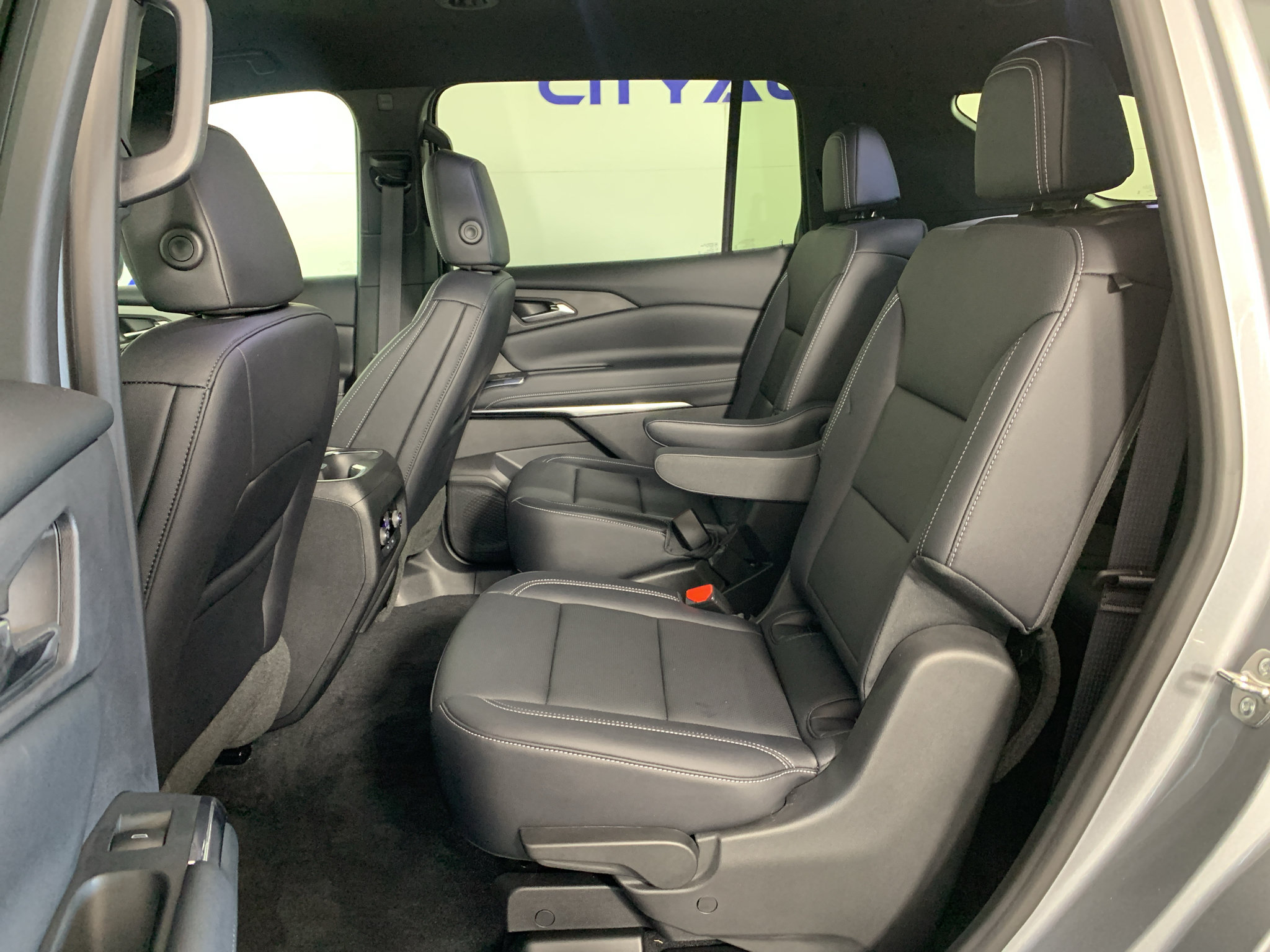 Used 2026 Chevrolet Traverse LT FWD image 29
