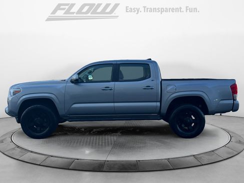 Used 2017 Toyota Tacoma SR image 5