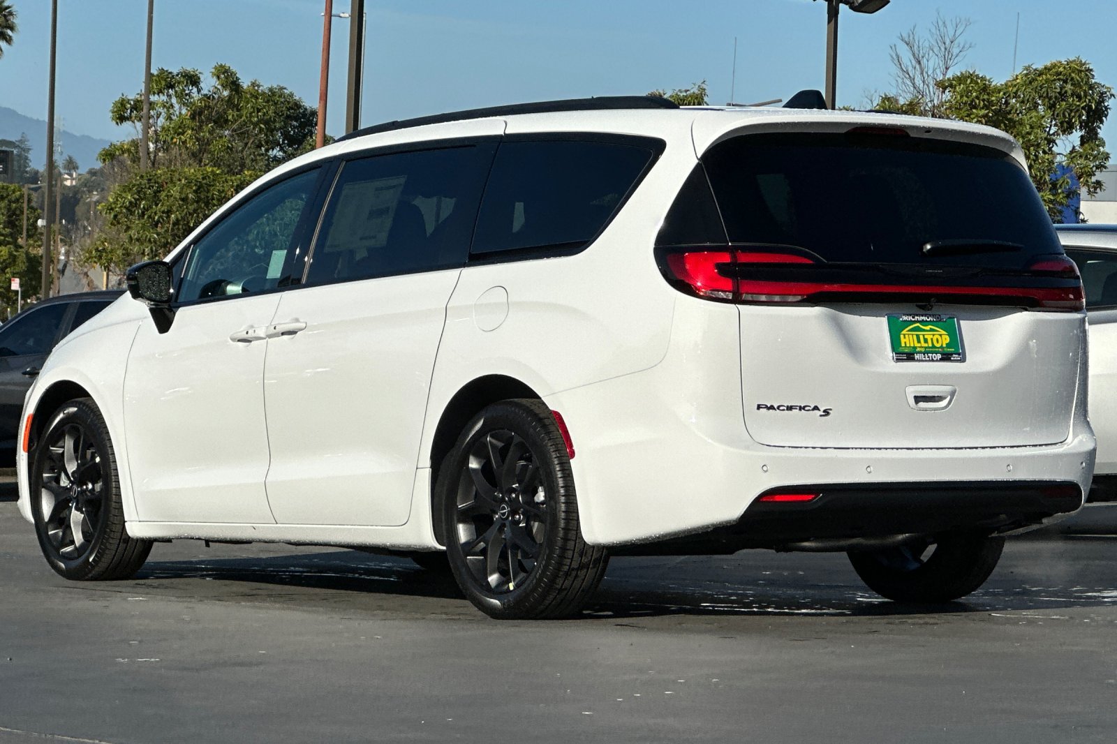 New 2026 Chrysler Pacifica Select w/ S Appearance Package FWD image 6