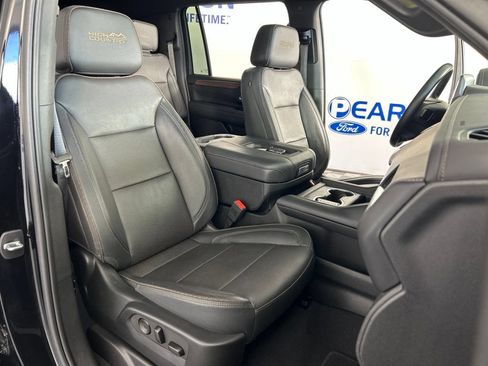 Used 2023 Chevrolet Suburban High Country w/ Premium Package 2 AWD/4WD image 22