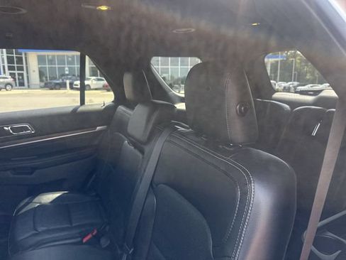 Used 2019 Ford Explorer Limited w/ Class III Trailer Tow Package FWD image 26