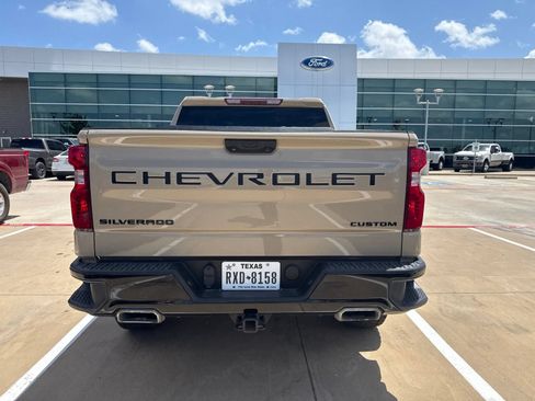 Used 2022 Chevrolet Silverado 1500 Custom Trail Boss w/ LPO, Dark Essentials Package AWD/4WD image 5