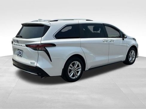 Used 2024 Toyota Sienna Limited AWD/4WD image 28