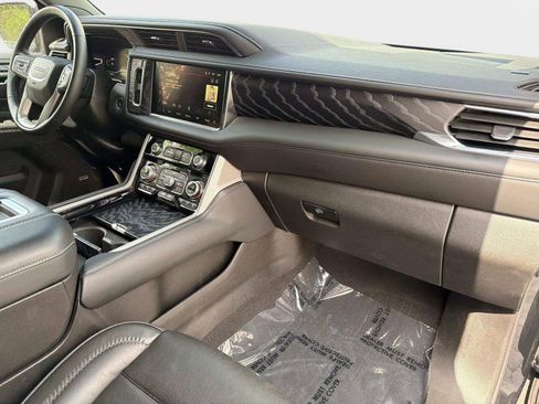 Used 2023 GMC Yukon XL Denali AWD/4WD image 23