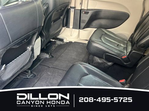 Used 2022 Chrysler Pacifica Touring-L FWD image 15