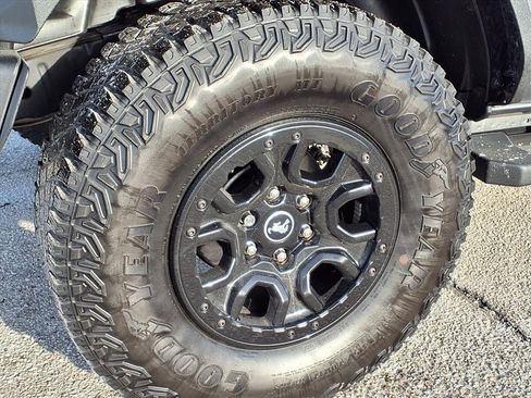 Used 2022 Ford Bronco Wildtrak image 7