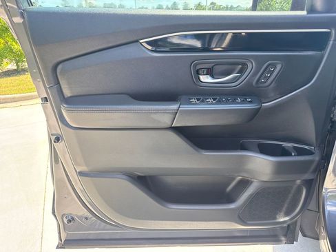 Used 2025 Honda Pilot EX-L image 13