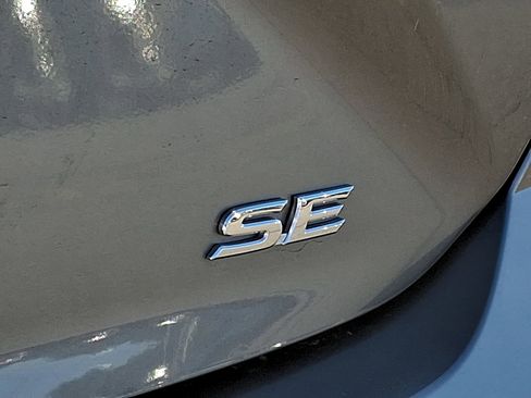 Used 2025 Toyota Camry SE image 30