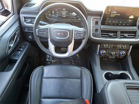 Used 2024 GMC Yukon SLT image 13