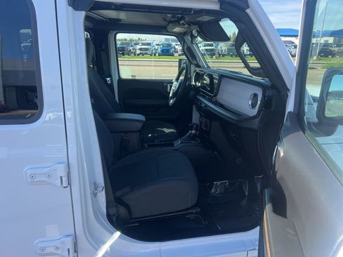 Used 2025 Jeep Wrangler Unlimited Sahara AWD/4WD image 32