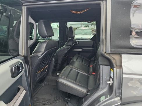 Used 2023 Ford Bronco Badlands image 10