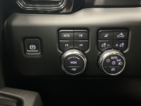 Used 2024 GMC Sierra 3500 AT4 w/ AT4 Premium Plus Package AWD/4WD image 34