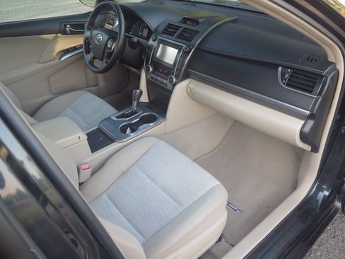Used 2012 Toyota Camry XLE w/ Convenience Pkg FWD image 10