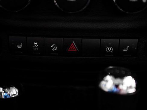Used 2016 Jeep Wrangler Unlimited Rubicon w/ Connectivity Group AWD/4WD image 41