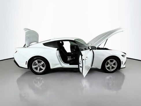 Used 2024 Ford Mustang Coupe RWD image 21