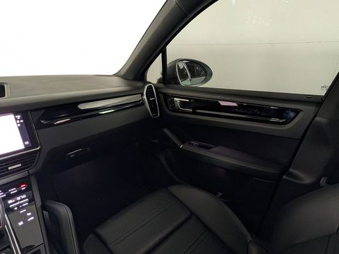 Certified 2022 Porsche Cayenne Coupe AWD/4WD image 21