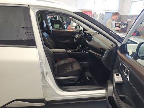 Used 2023 Nissan Rogue Platinum AWD/4WD image 24
