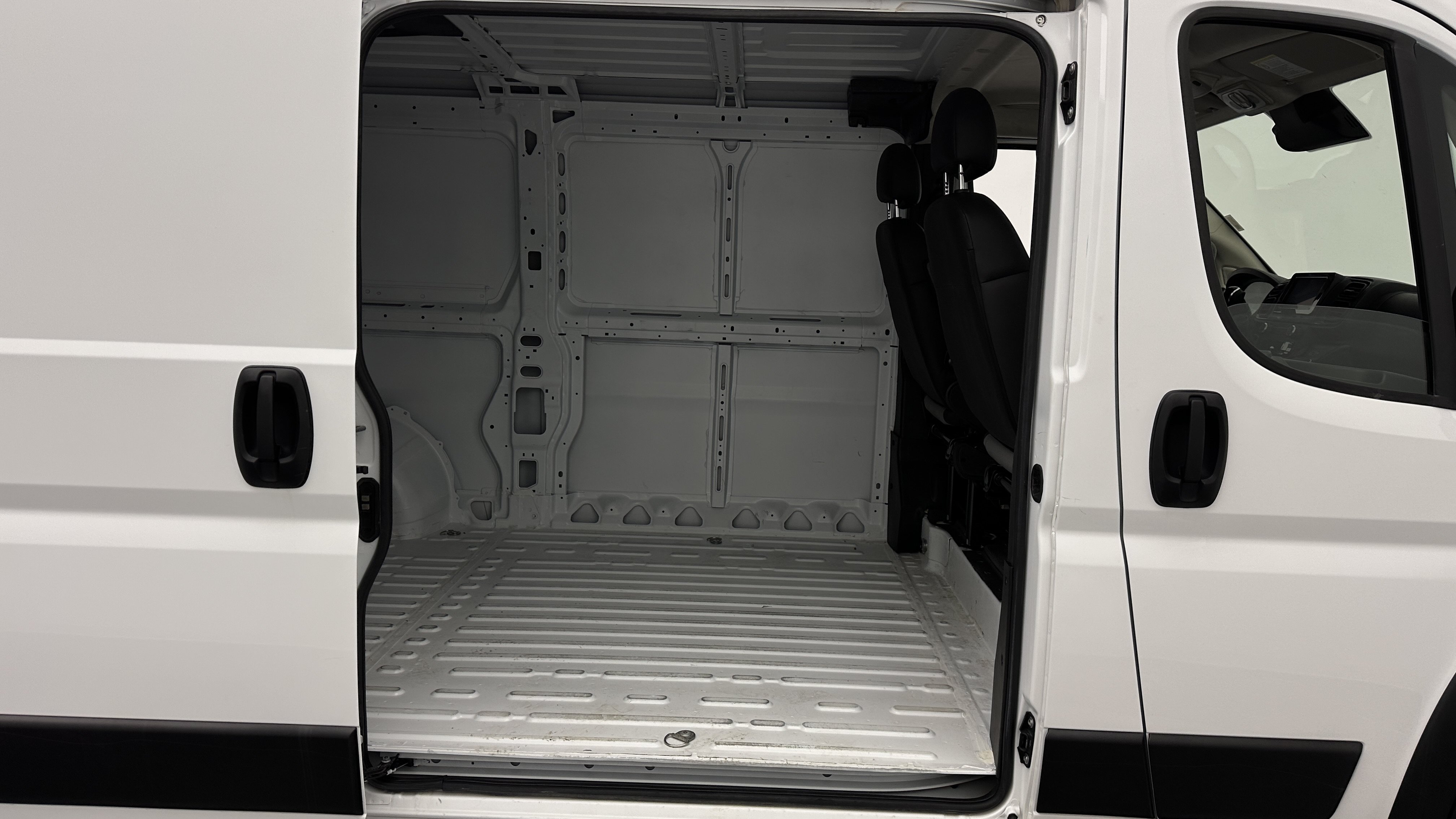 Used 2026 RAM ProMaster 2500 w/ Convenience Group FWD image 22