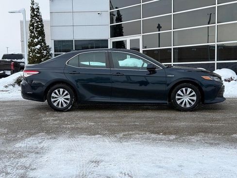 Used 2019 Toyota Camry LE image 2