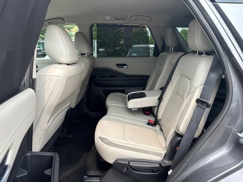 Certified 2024 Nissan Pathfinder SL w/ Cargo Package AWD/4WD image 14