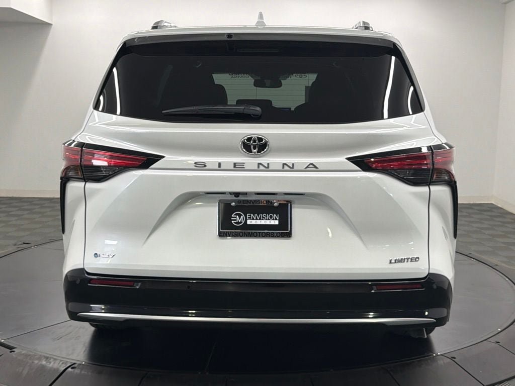 Used 2026 Toyota Sienna Limited FWD image 11